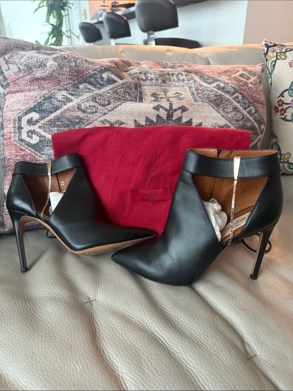 ⚡️Valentino•Sexy Stiletto Black Bootie Heels 👠 - Picture 3 of 8